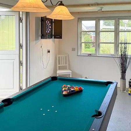 4 Bedroom Awesome In Сasa de vacaciones Stege